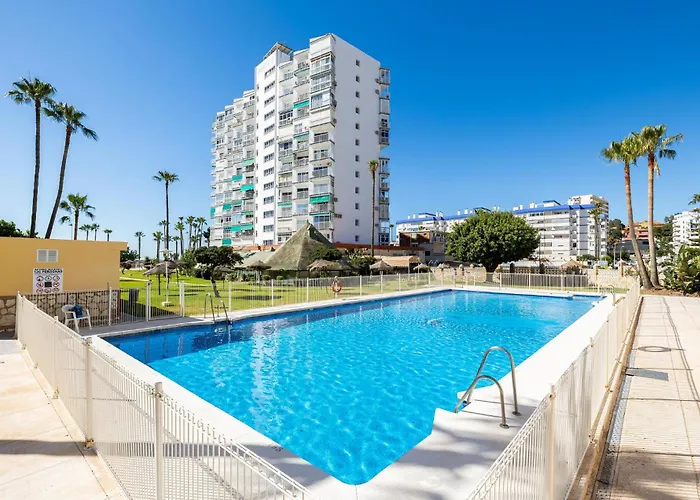 Gorgeous Apartment In Benalmadena With Swimming Pool